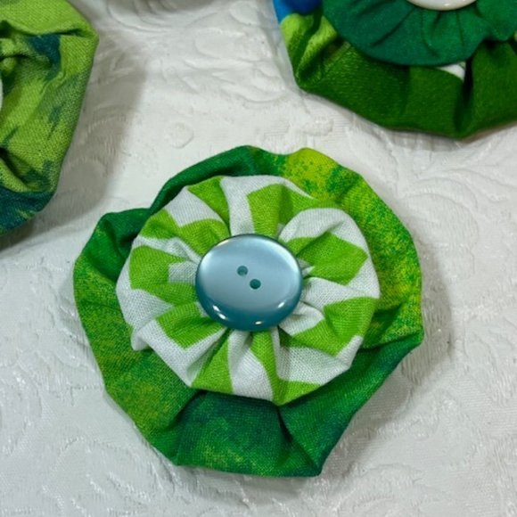 Set of 4 Handmade Fabric Flower Unique Magnets Fridge Office Locker NEW 2.5" - Picture 6 of 8